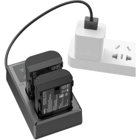 SmallRig 3821 - zestaw ładowarki i dwóch akumulatorów Canon LP-E6NH - przykład użycia